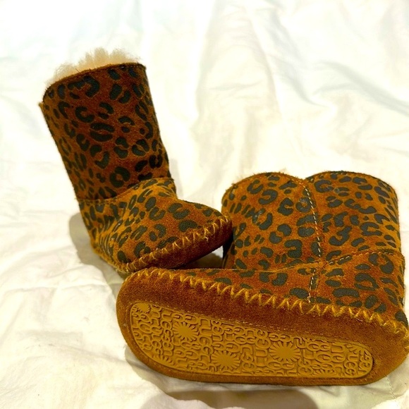 Ugg Cassie Leopard Print Infant Boots 2/3 - Picture 8 of 13
